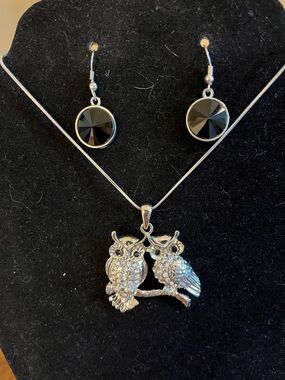 Owl buddies on a branch necklace on silver tone chain with matching earrings 15”